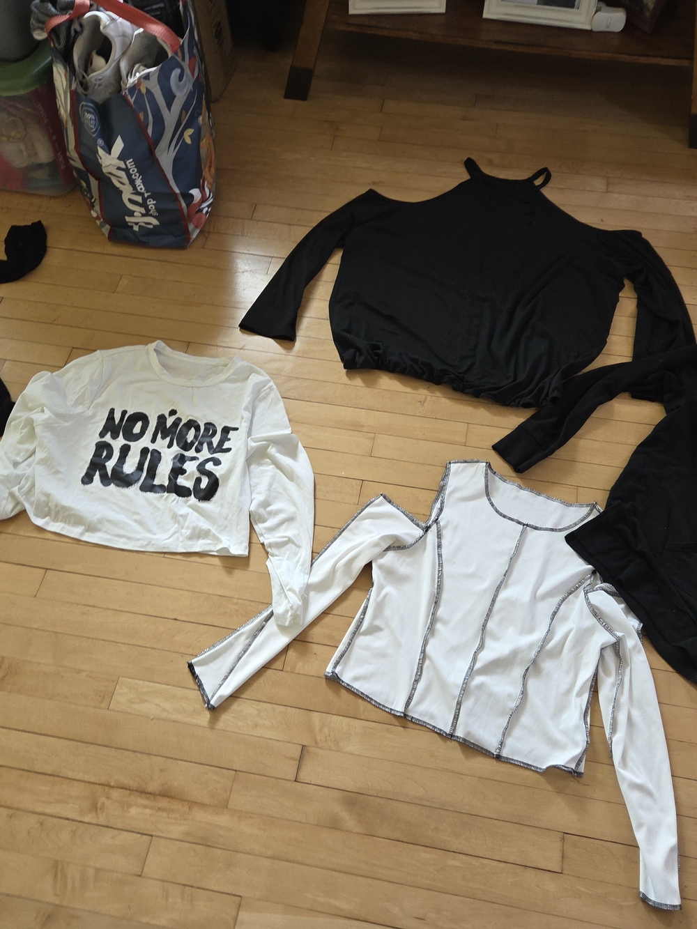 Womens lot of 5 tops black and white size 2xl